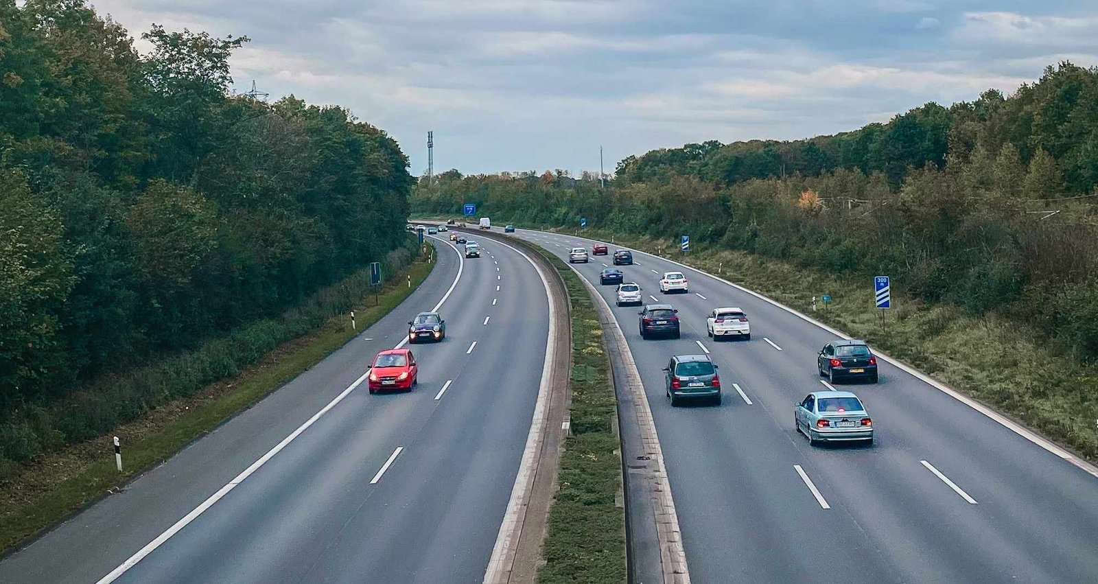 Mehr Autos in Deutschland: Pkw-Dichte steigt 2026 an
