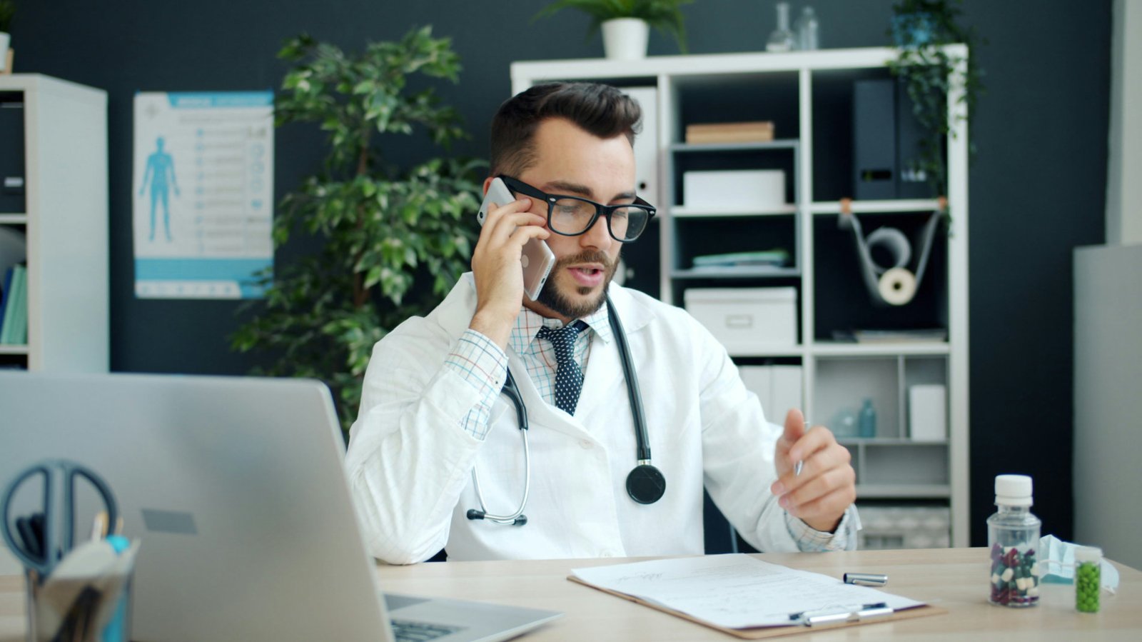 Gerade jüngere Menschen vertrauen oft auf „Dr. ChatGPT“